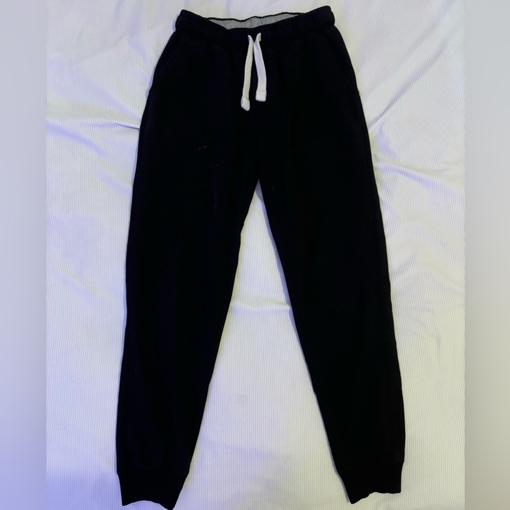black sweat pants